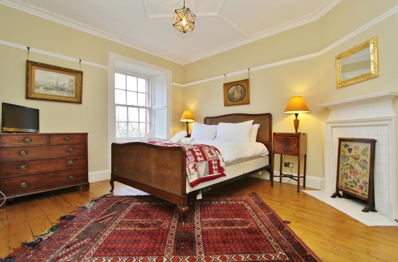 Elegant 3-Bedroom Ramsay Garden Apartment In Edinburgh City Centre Екстер'єр фото