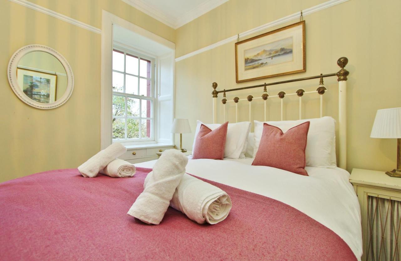 Elegant 3-Bedroom Ramsay Garden Apartment In Edinburgh City Centre Екстер'єр фото