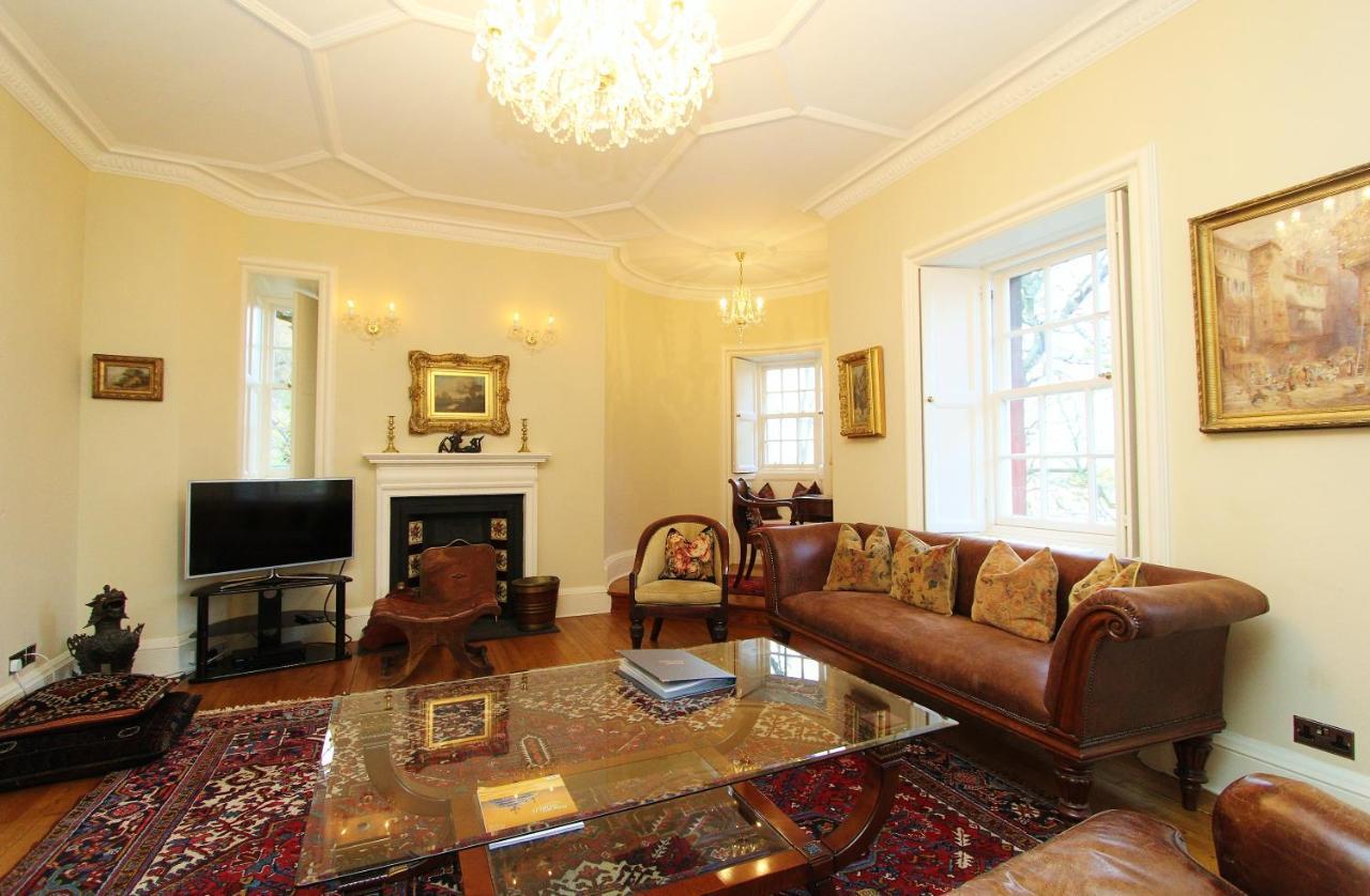 Elegant 3-Bedroom Ramsay Garden Apartment In Edinburgh City Centre Екстер'єр фото
