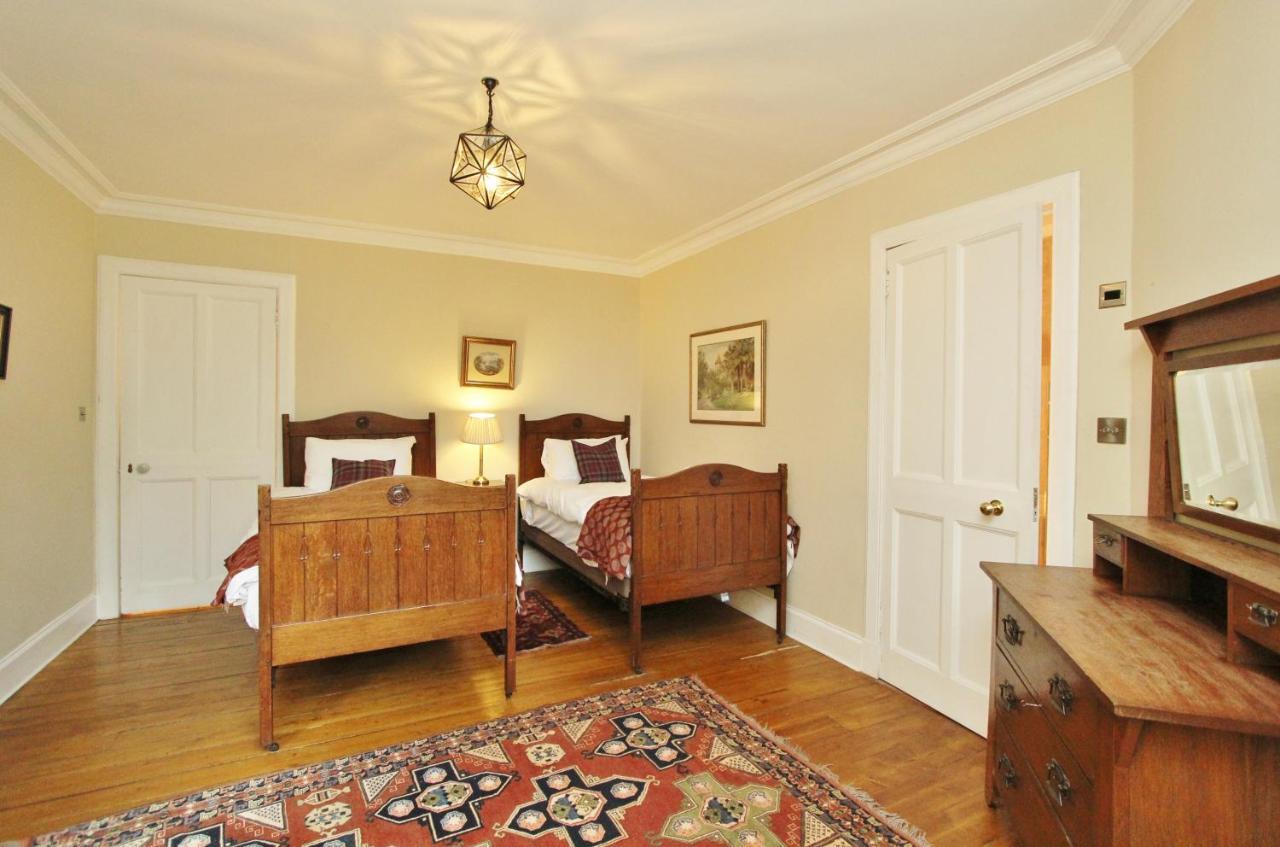 Elegant 3-Bedroom Ramsay Garden Apartment In Edinburgh City Centre Екстер'єр фото