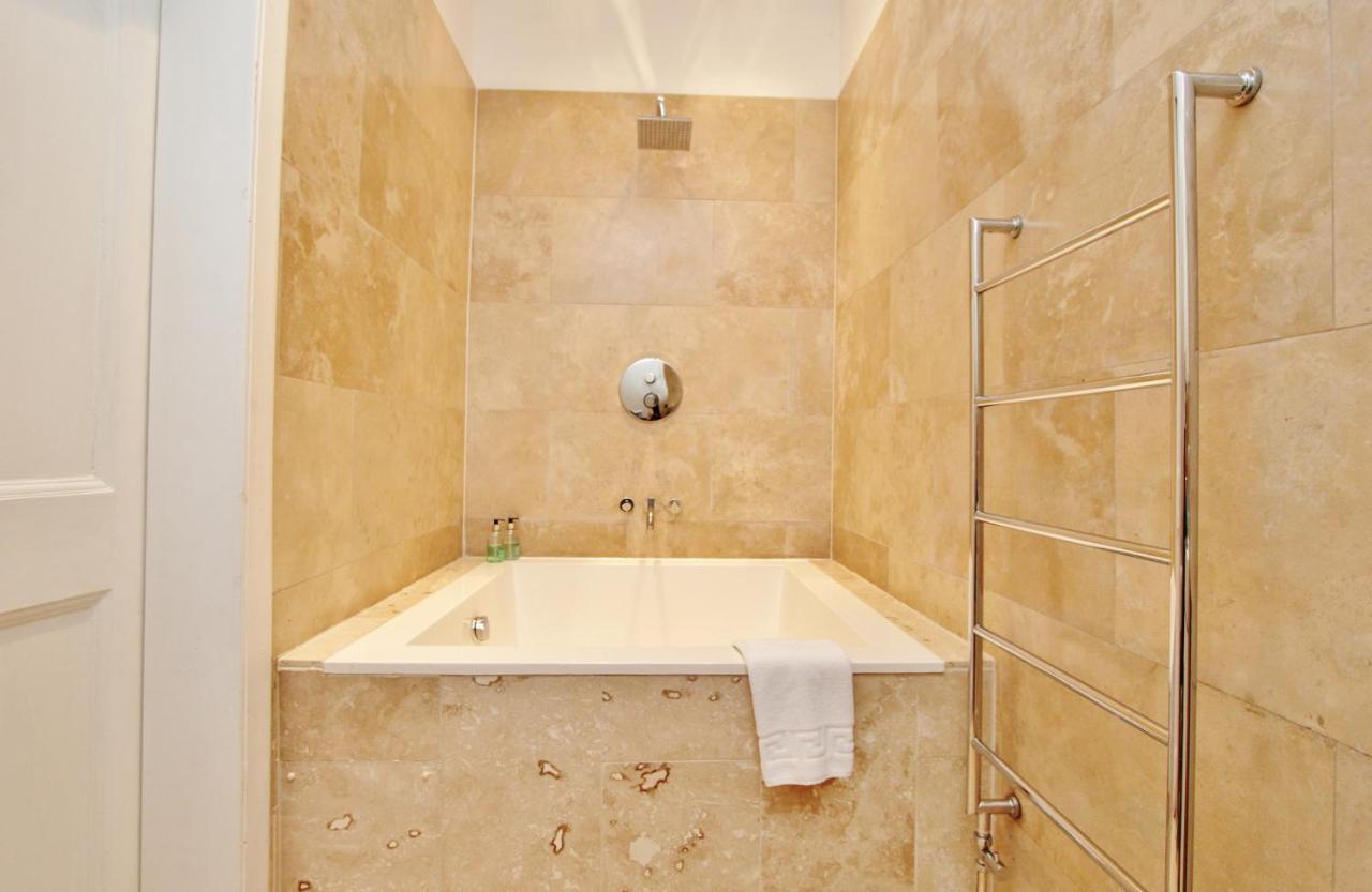 Elegant 3-Bedroom Ramsay Garden Apartment In Edinburgh City Centre Екстер'єр фото