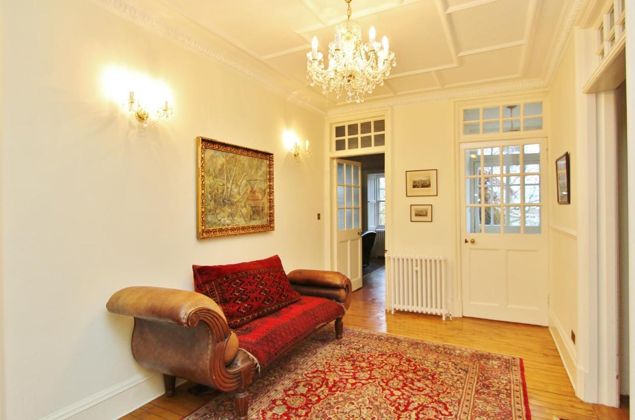 Elegant 3-Bedroom Ramsay Garden Apartment In Edinburgh City Centre Екстер'єр фото