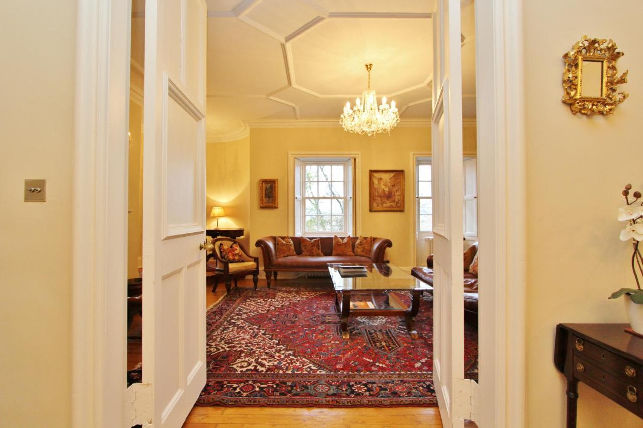 Elegant 3-Bedroom Ramsay Garden Apartment In Edinburgh City Centre Екстер'єр фото